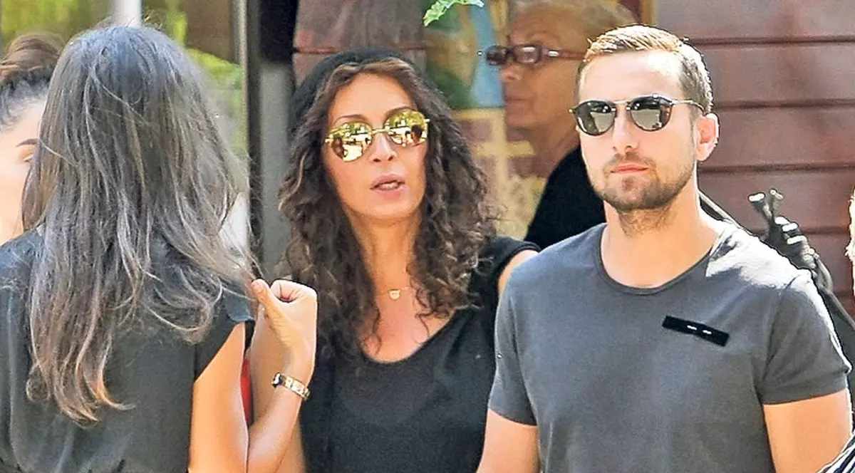 Mihaela Rădulescu şi-a îngropat părintele cu un mare of: Nu a apucat să-şi ia rămas-bun de la tatăl ei