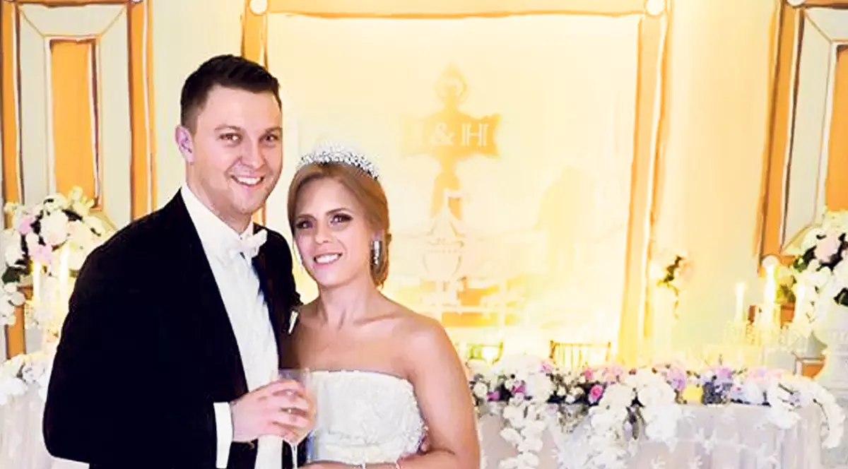 Weekend cu nunţi de 5 stele | Ioana Şucu a purtat o rochie de 15.000 €