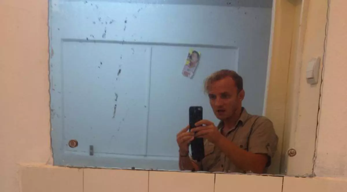 Mihai Trăistariu, cele mai CIUDATE selfie-uri, în cele mai "JEGOASE" oglinzi | FOTO