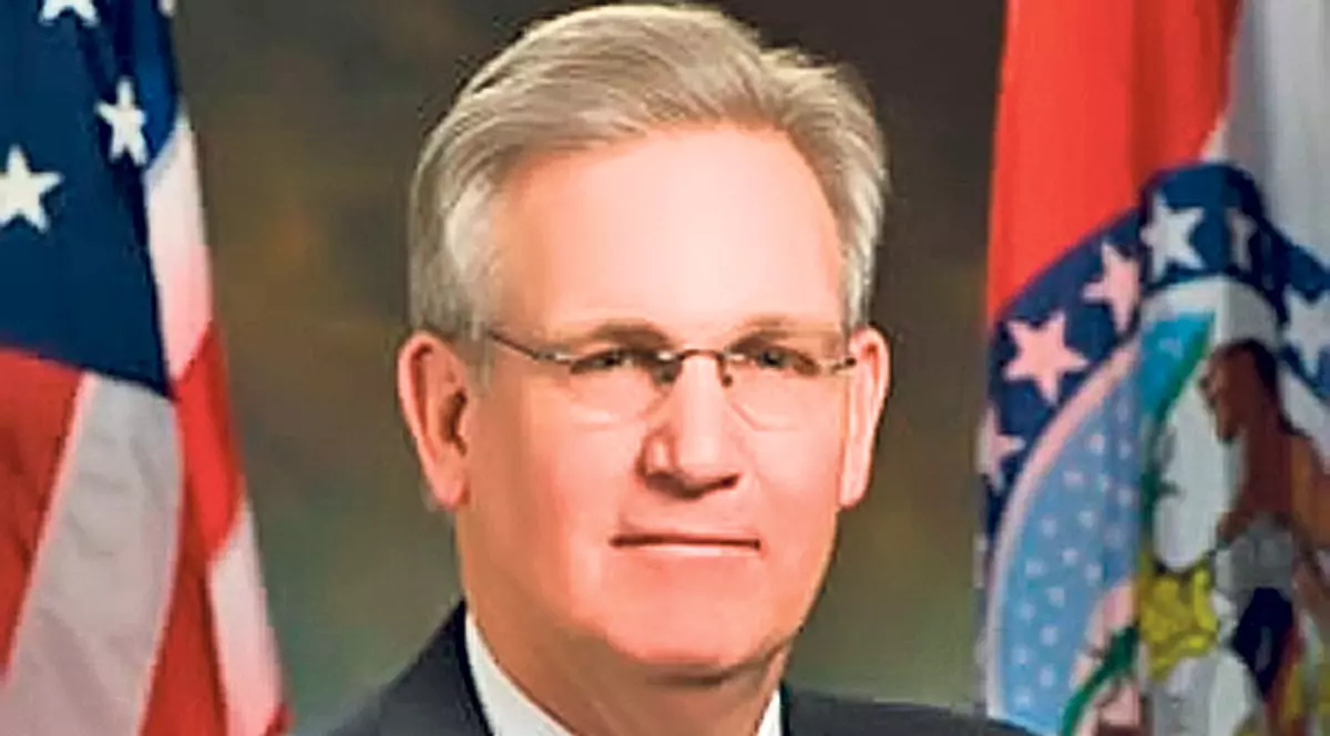 UPDATE | A trimis Garda Naţională să facă pace, dar a urmat o nouă noapte de HAOS! Protestele continuă după ce un poliţist a ucis un tânăr de 18 ani