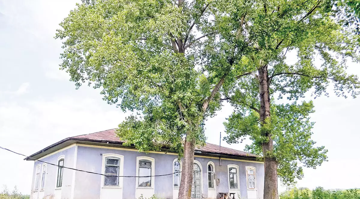 Conacul de la Medeleni a ajuns o ruină