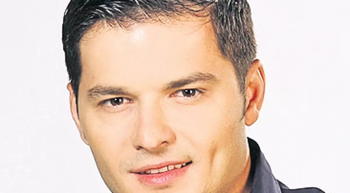 Iubăreţul Liviu Vârciu îşi trage vilă cu două etaje: «În noua casă intră doar viitoarea soţie!»