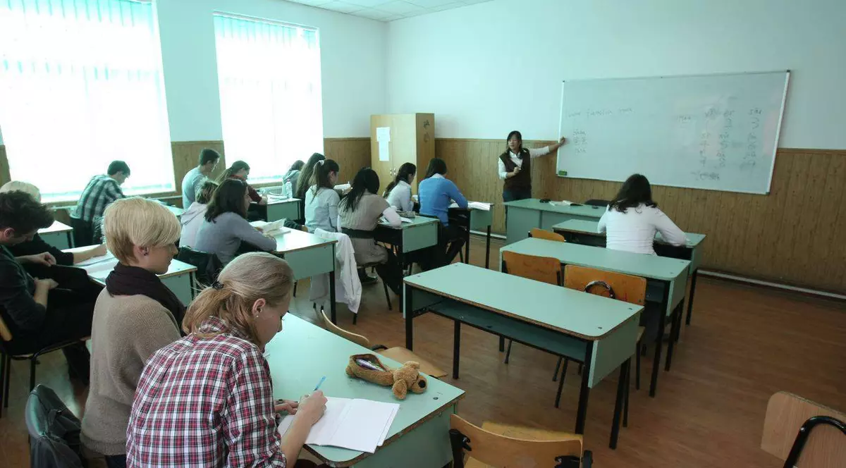 BACALAUREAT 2014, SESIUNEA TOMNĂ | Elevii susţin astăzi proba profilului: MATEMATICĂ SAU ISTORIE