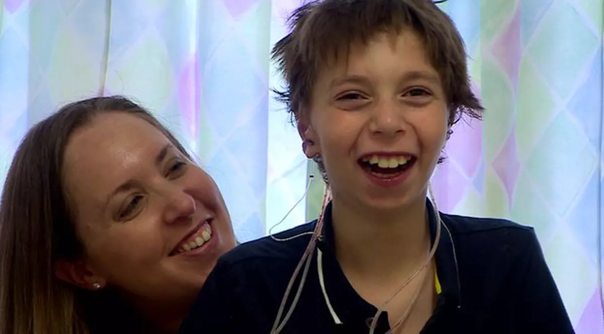 MINUNILE MEDICINEI! Un băieţel ARE URECHI din PROPRIA COLOANĂ