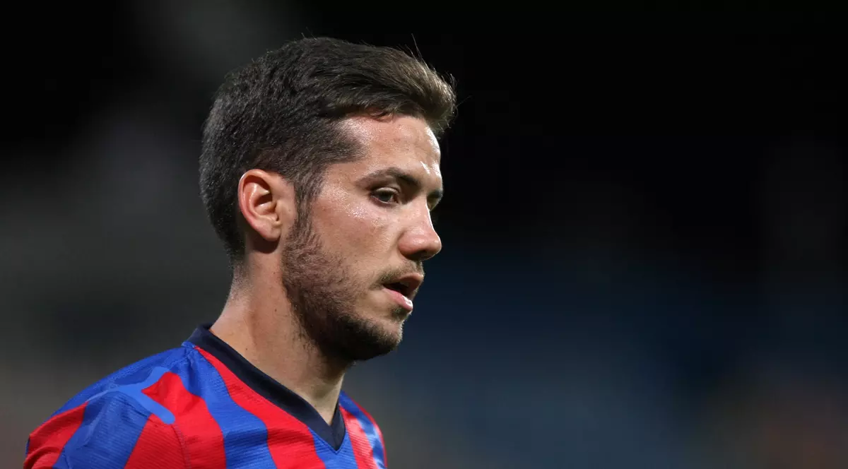 Steaua stă pe un butoi de pulbere! Săgeţi trimise către ”Poarta Albă” 