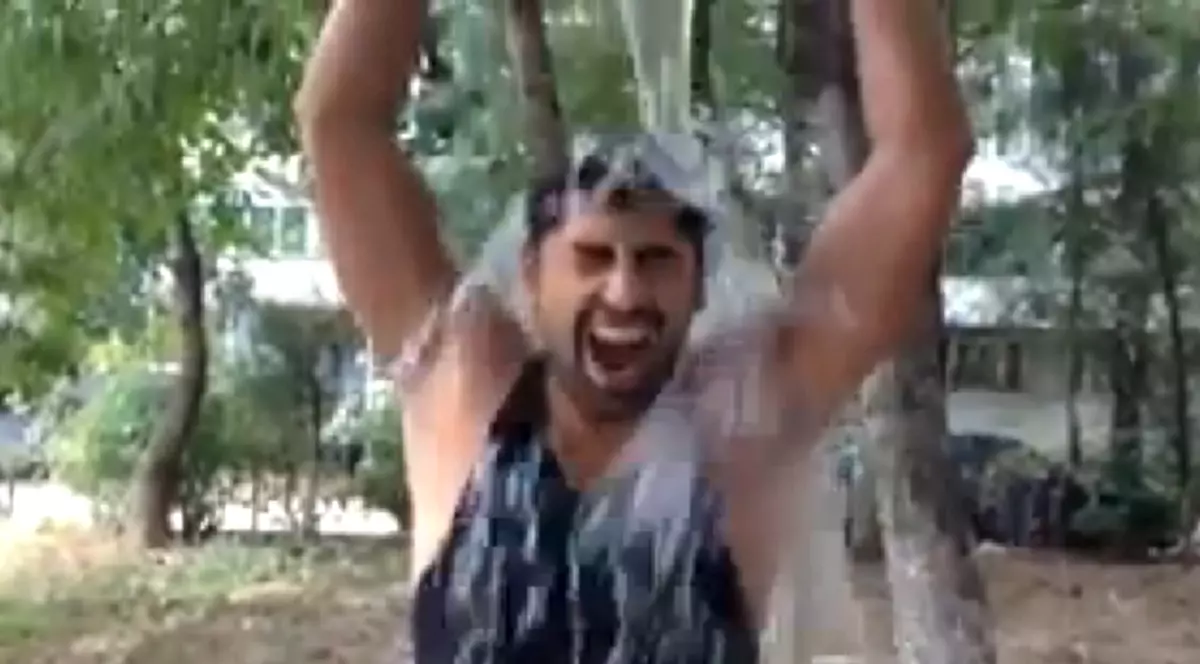 ICE BUCKET CHALLENGE | Connect-R ŞI-A TURNAT APĂ CU GHEAŢĂ ÎN CAP şi a pasat provocarea către PEPE, FLORIN SALAM ŞI FUEGO | VIDEO