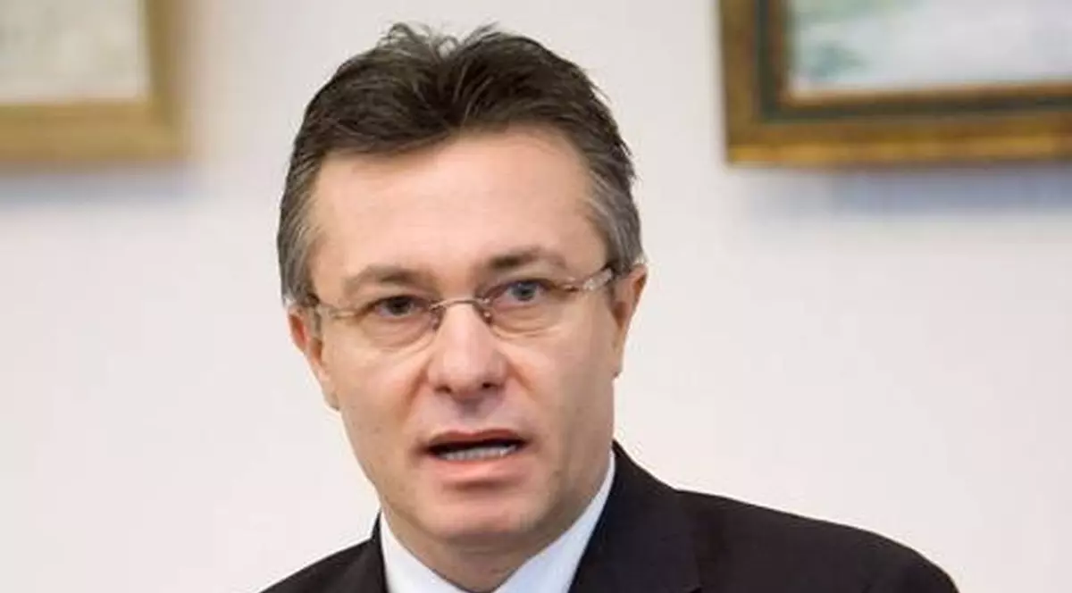 Cristian Diaconescu îşi dă demisia din PMP și candidează independent la prezidențiale