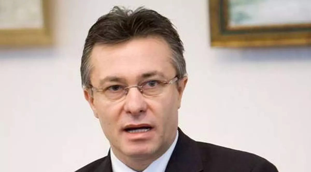 Cristian Diaconescu RENUNŢĂ la candidatura pentru Controceni. O SPRIJINĂ pe Elena Udrea