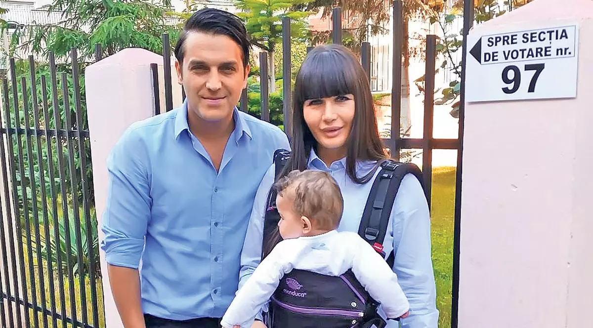 BUCURIE MARE în familia BĂSESCU! FIICELE preşedintelui au AFLAT SEXUL COPIILOR