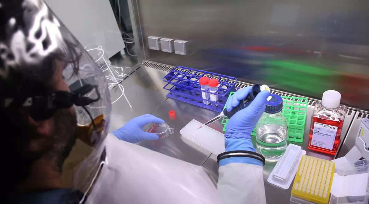 STARE de URGENŢĂ! Vaccinul anti-EBOLA, TESTAT pe OAMENI