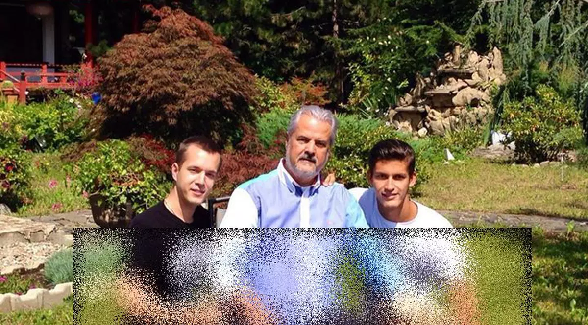 Adrian Năstase, poză de FAMILIE în CURTEA de la Cornu. DETALIUL STÂNJENITOR care le-a SCĂPAT