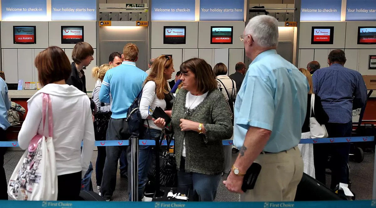 PANICĂ la LONDRA! O FEMEIE suspectă de EBOLA A MURIT în aeroport