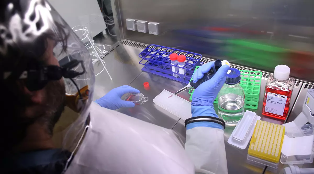 VIRUSUL EBOLA PRODUCE PANICĂ | Guineea, Sierra Leone şi Liberia AU DECIS IZOLAREA ZONELOR CU EPIDEMIA EBOLA