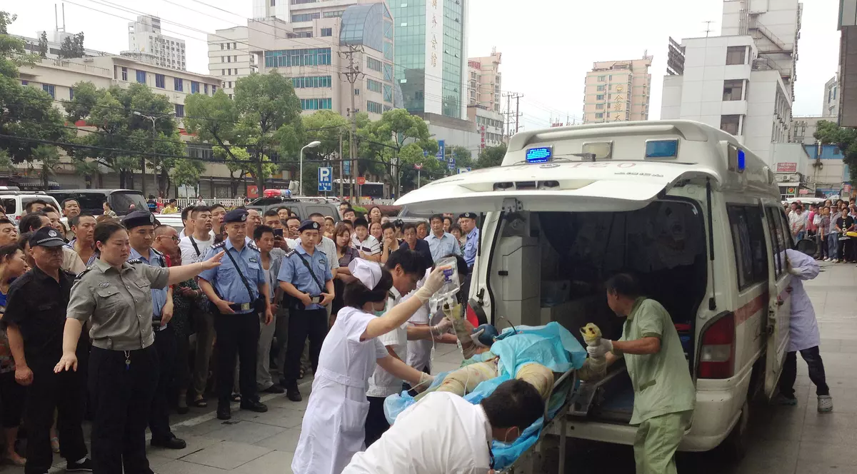EXPLOZIE, la o fabrică din China! ZECI DE OAMENI AU MURIT, peste 100 sunt răniţi | FOTO ŞOCANT