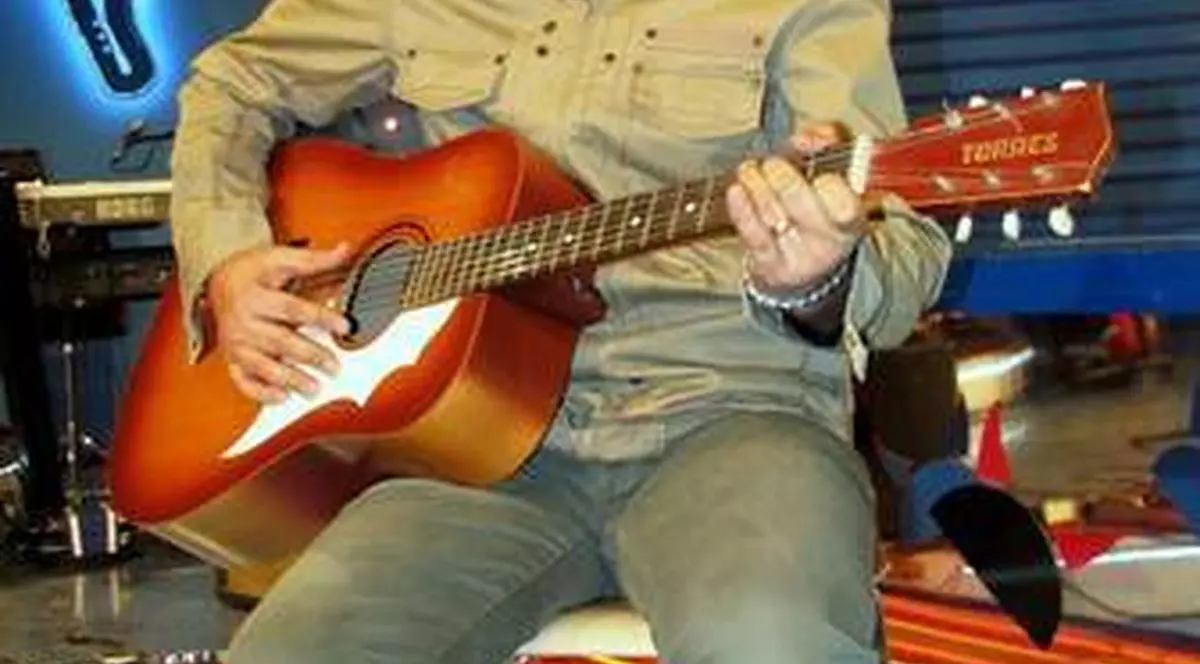 Cristian Hrubaru şi-a tăiat PLETELE, după 20 de ani. Cum arată rockerul TUNS