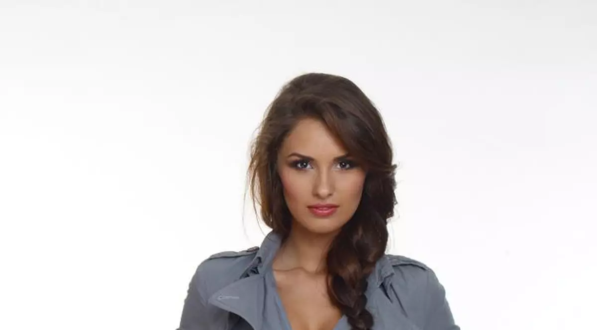  FOTO&VIDEO INCENDIAR / Gardoş are cu ce să-i ÎNNEBUNEASCĂ pe englezi. Prietena lui E SUPERBĂ