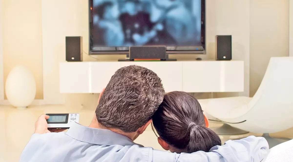 TEST | Eşti dependent(ă) de televizor?