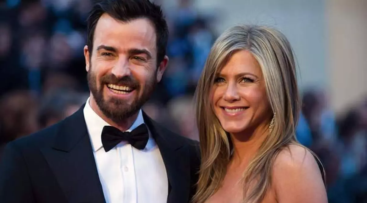 Jennifer Aniston are INTERZIS la operaţii estetice. Care este MOTIVUL