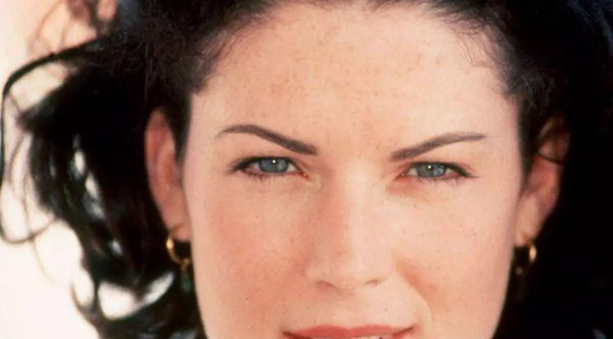 Era frumoasă FOC în "Twin Peaks", dar OPERAŢIILE ESTETICE AU DESFIGURAT-O! Cât de rău ARATĂ ASTĂZI LARA FLYNN BOYLE! FOTO