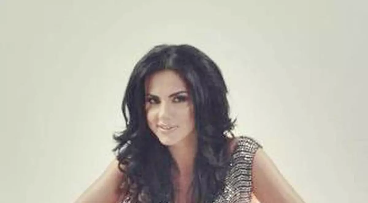 LAVINIA PÂRVA recunoaşte: Sunt POFTICIOASĂ. Mănânc şi SHAORMA