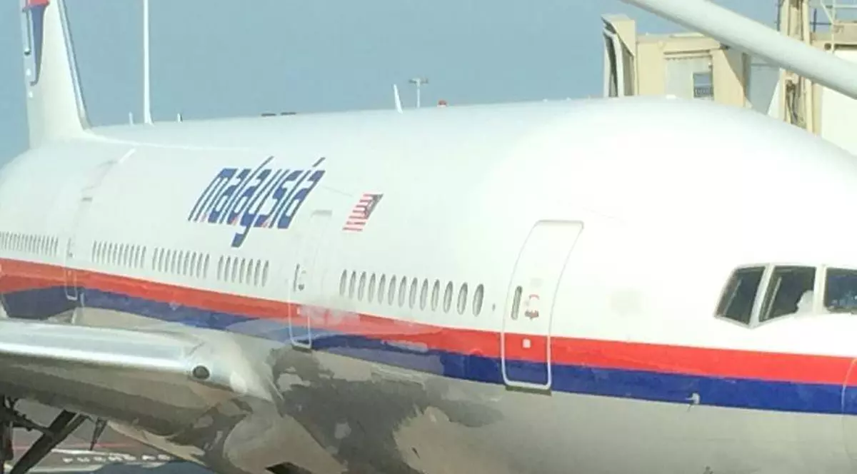 BLESTEMUL Malaysia Airlines creează PANICĂ. DEMISII în MASĂ la compania aeriană. PILOŢII şi stewardesele se TEM pentru VIAŢA lor