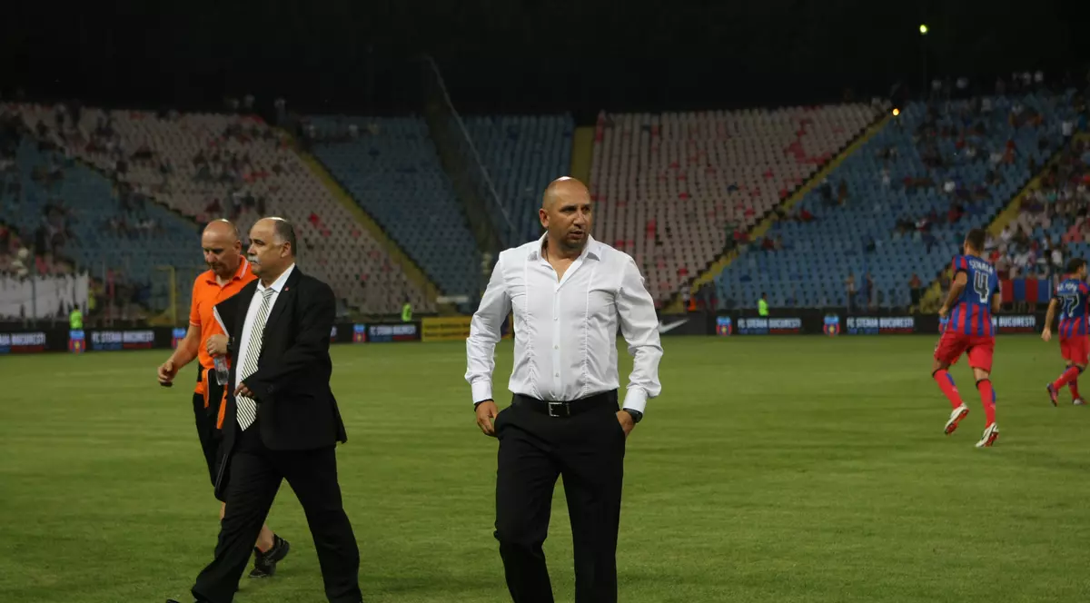 CFR Cluj - Steaua 0-1 / Vasile Miriuță: ”Am dominat Steaua în 10 oameni!”
