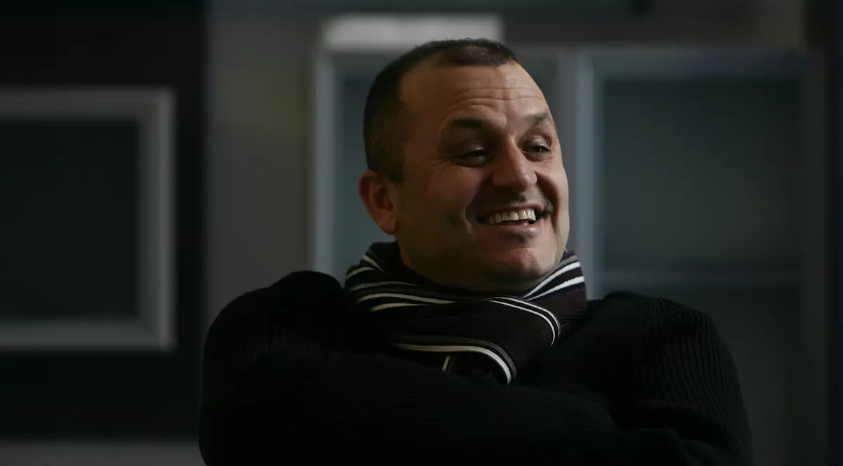 Adrian Mititelu a publicat prima probă audio în scandalul de şantaj cu patronul CS U Craiova, Mihai Rotaru. ^Vasile Şiman face pe intermediarul: "Şi dacă îl duc în puşcărie, ăsta are la bani să stea şi în puşcărie 20 de ani. Tot îl f…e pe Mititelu"