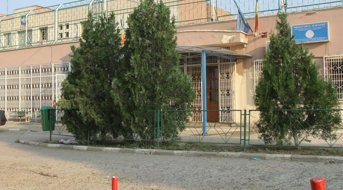 Un gardian al Penitenciarului Rahova a murit în post
