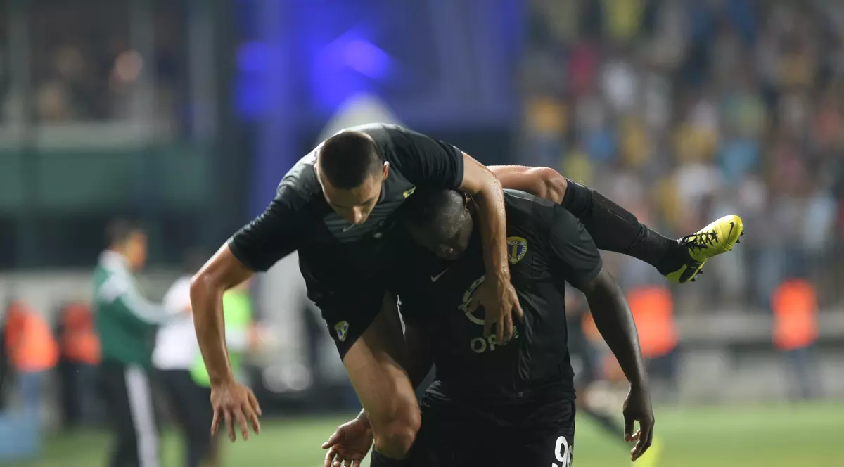 VIDEO/ LIGA I: CS U Craiova - Petrolul 0-2. ”Lupii” sunt pe primul loc