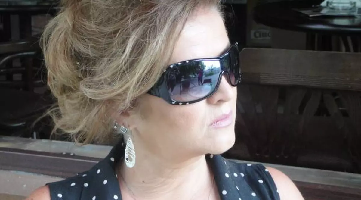 CARMEN RĂDULESCU se ţine BINE! Ce DECOLTEU AFIŞEAZĂ cântăreaţa! | FOTO