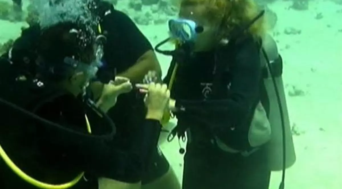 SURPRIZA avută de o tânără ROMÂNCĂ în EGIPT. Ce a primit pe fundul Mării Roșii a LĂSAT-O fără GRAI