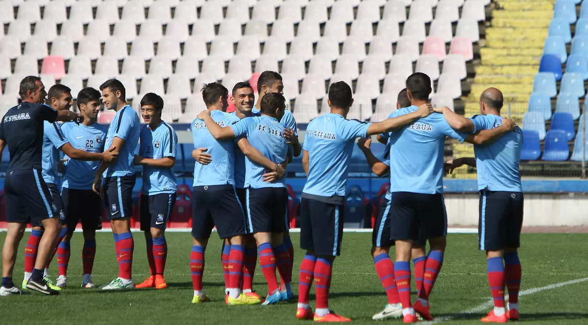 Steliştii, prinşi la BERE! Gâlcă va LUA FOC când va vedea cine i-a invitat