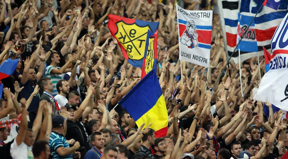 Incidente în Bulgaria: doi fani stelişti au fost prinşi cu droguri asupra lor