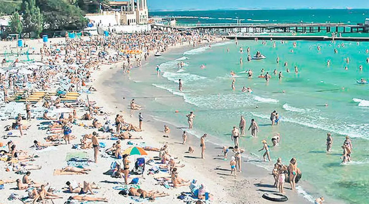 CEL MAI AGLOMERAT WEEKEND pe LITORAL! Peste 200.000 de turişti la malul mării!