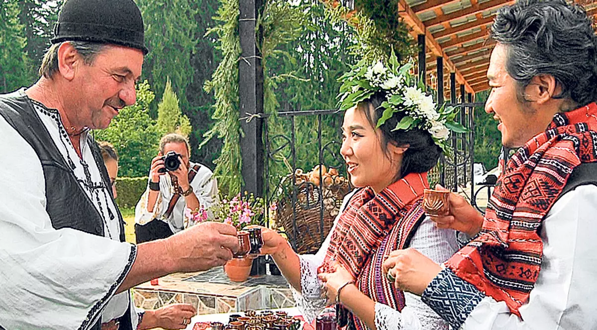 Badea şi bădiţa din Coreea s-au cununat în Argeş!