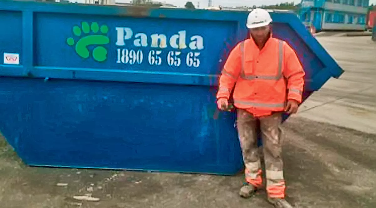 Nu ducem lipsă de români cinstiţi! A returnat 2.775 de euro găsiţi la gunoi