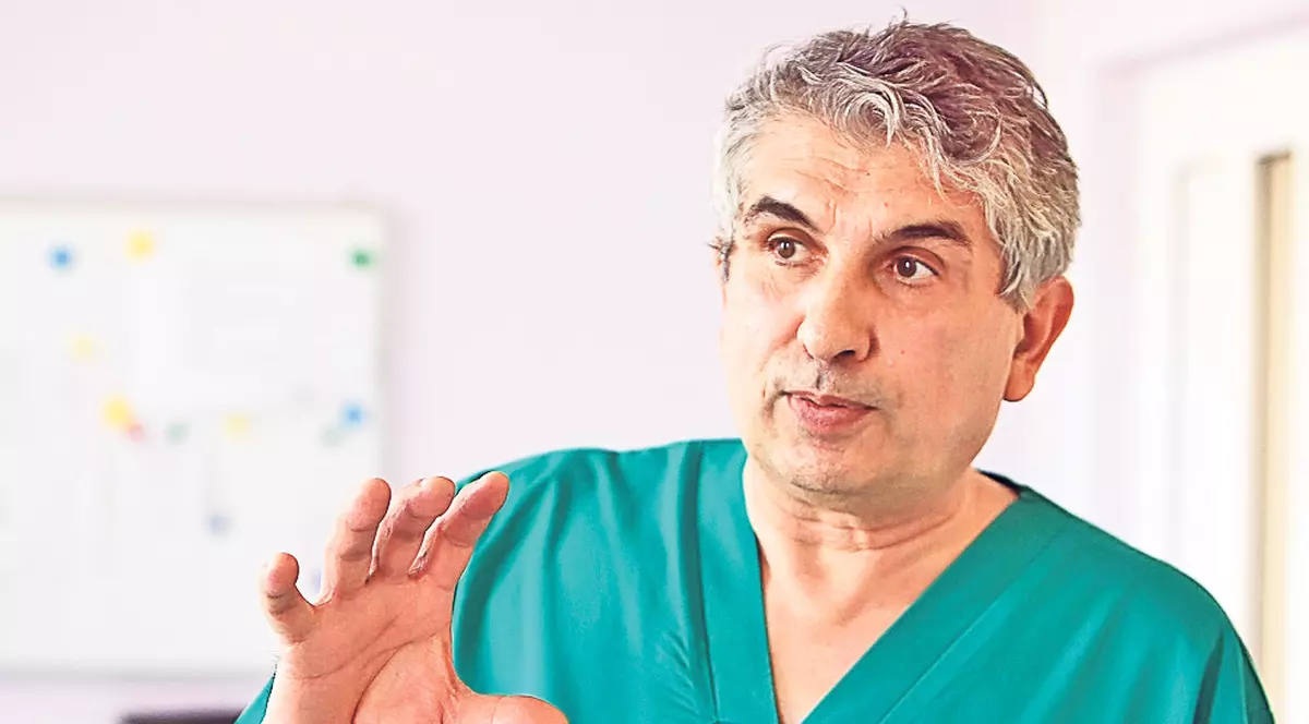 Tribunalul București a decis, din nou, că medicul Gheorghe Burnei poate să profeseze într-un spital de stat, inclusiv la Spitalul ”Marie Curie”, unde era chirurg ortoped înainte de a fi trimis în judecată pentru luare de mită. Decizia nu este definitivă.