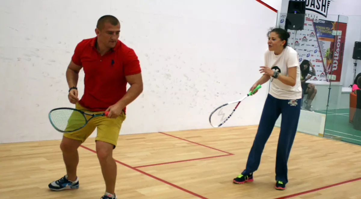 Francezul Demont Geoffrey, cel mai bun jucător de squash. Campionul K1 Moroșanu, bătut de creatorea Rita Mureșan