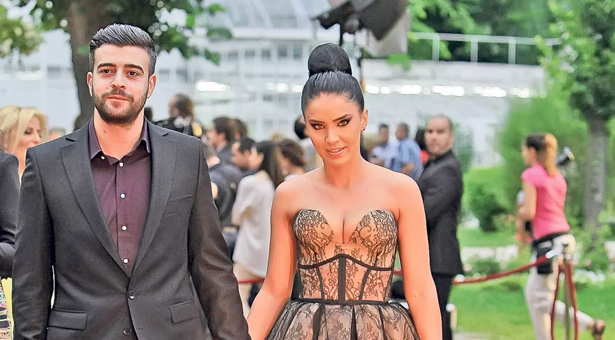 Adelina nu se mută la iubit din cauza… şifonierului