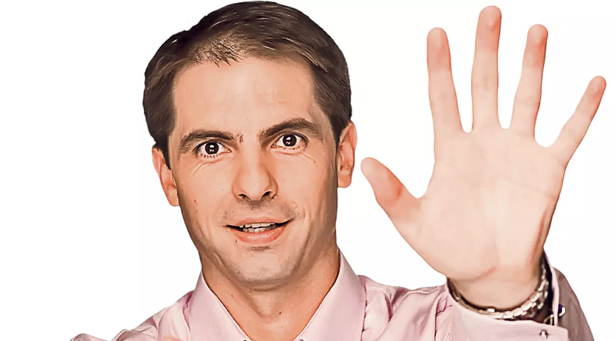 Ce salariu are o asistentă TV. Dan Negru a dat din casă