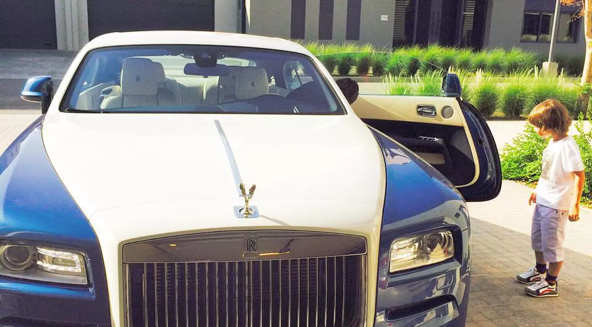 Plăcuțele de înmatriculare ale mașinii lui Reghe, preț URIAȘ, peste al limuzinei!