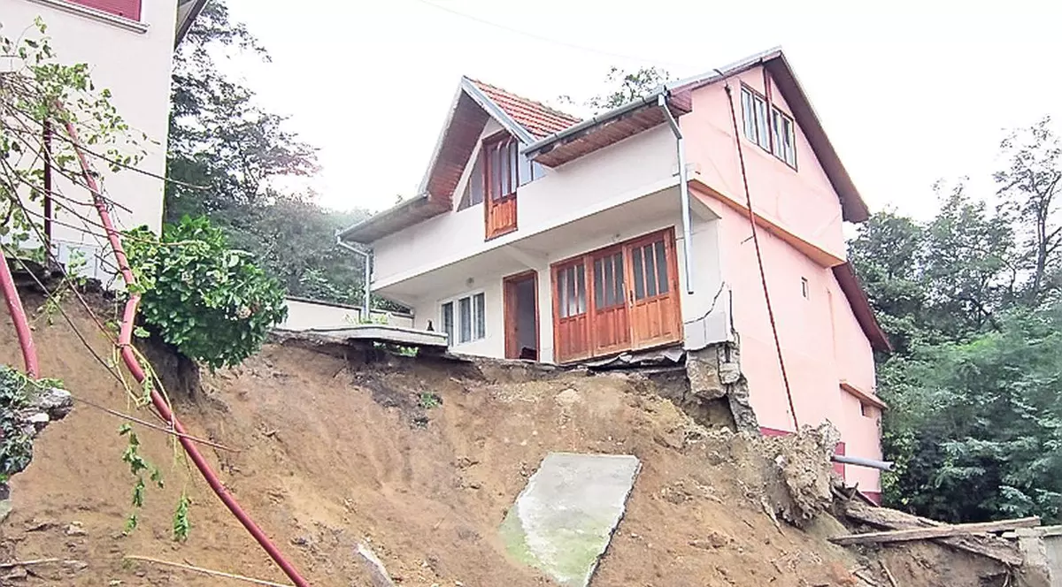 Apa a trecut, dezastrul a rămas!