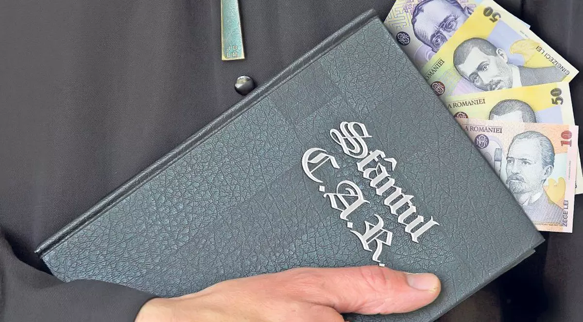 Credit de… Doamne-ajută! Mitropolia Moldovei îşi împrumută angajaţii cu o dobândă-şoc
