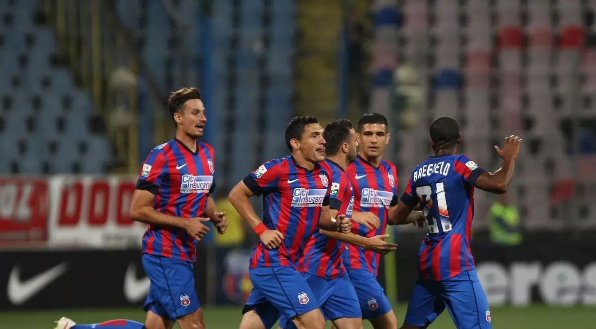 VIDEO & GALERIE FOTO/ Liga I: Steaua - Gaz Metan 3-1. ^ "Dublă" Keşeru. Sânmărtean a înscris  direct din corner. Steaua a urcat pe primul loc