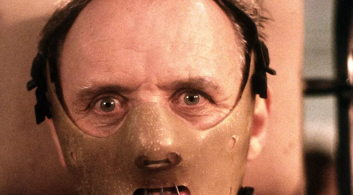 Dezgustător! Fast food pentru Hannibal Lecter. Burgeri cu gust de carne de om