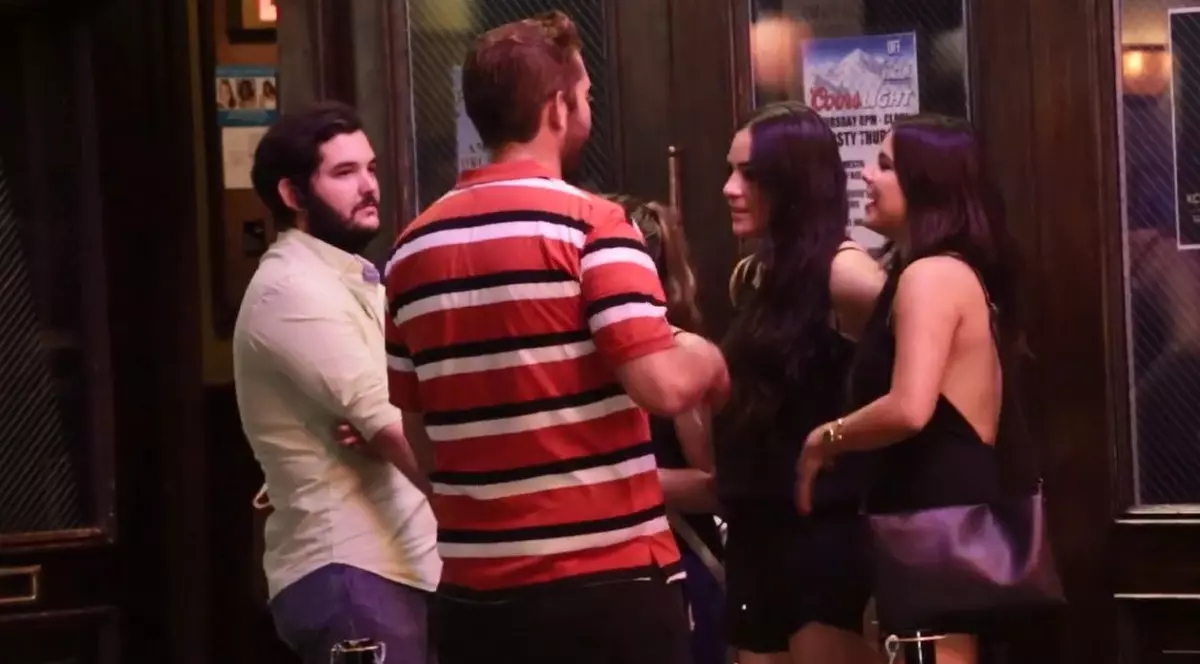 Povestea fabuloasă a boschetarului care supravieţuieşte seducând femeile singure | VIDEO