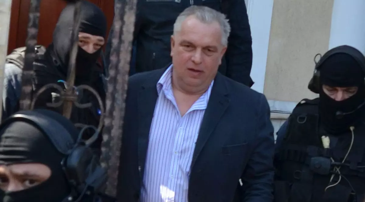 Nicușor Constantinescu a ieșit din arest . A fost dus la Spitalul Penitenciarului Poarta Albă