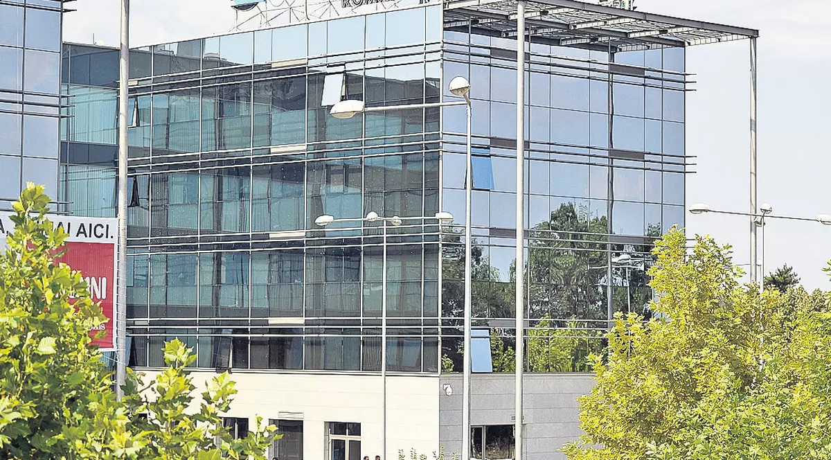 Ţiganii duceau sacoşe cu bani la Siveco. Cea mai mare companie de IT din România, implicată într-o reţea de evazionişti