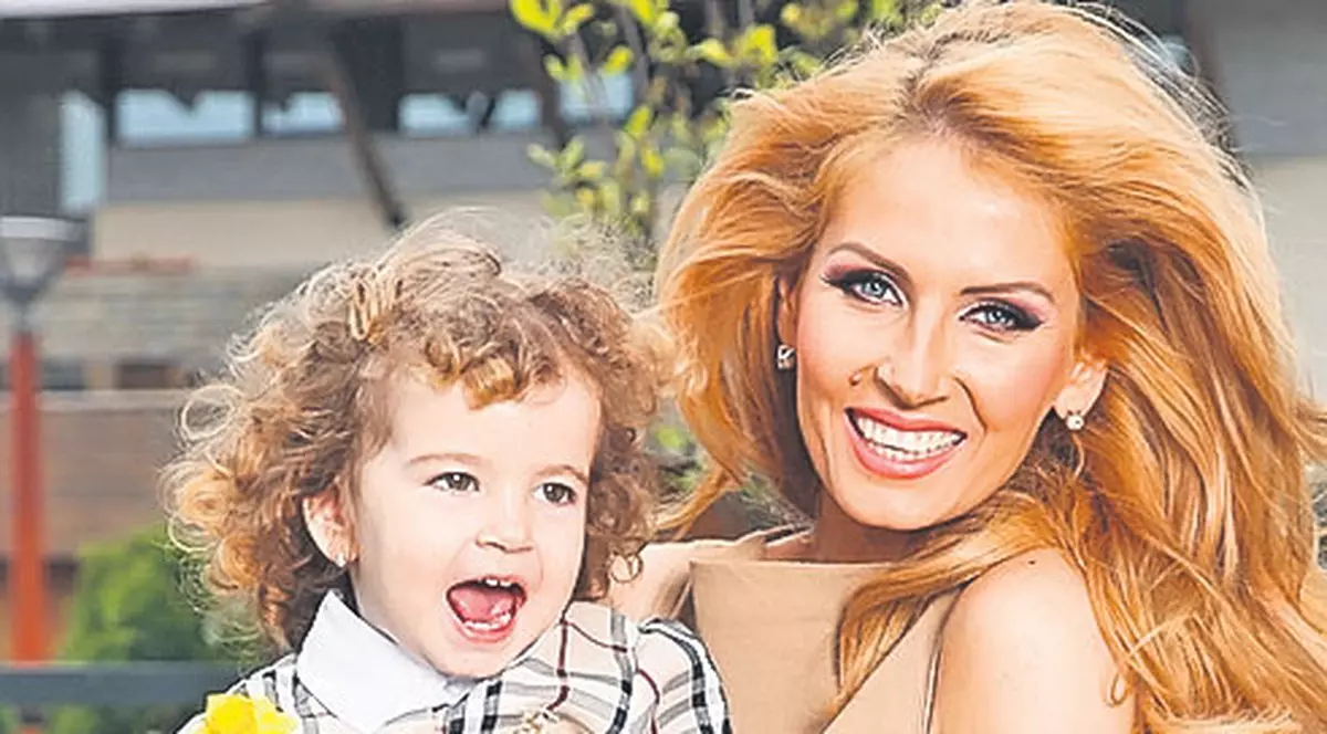 Andreea Bănică este nehotărâtă în privinţa viitorului fiicei sale