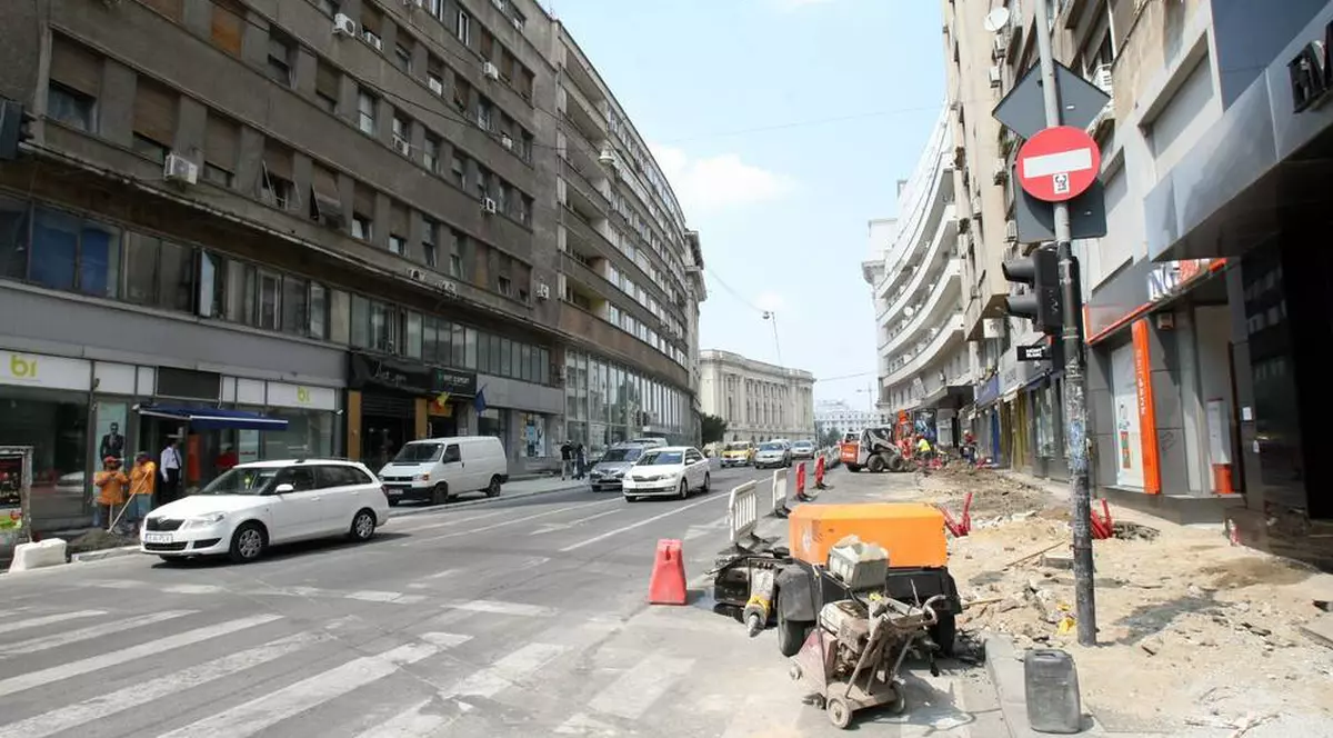 Cum ARATĂ Calea Victoriei după LUCRĂRILE de MODERNIZARE | FOTO